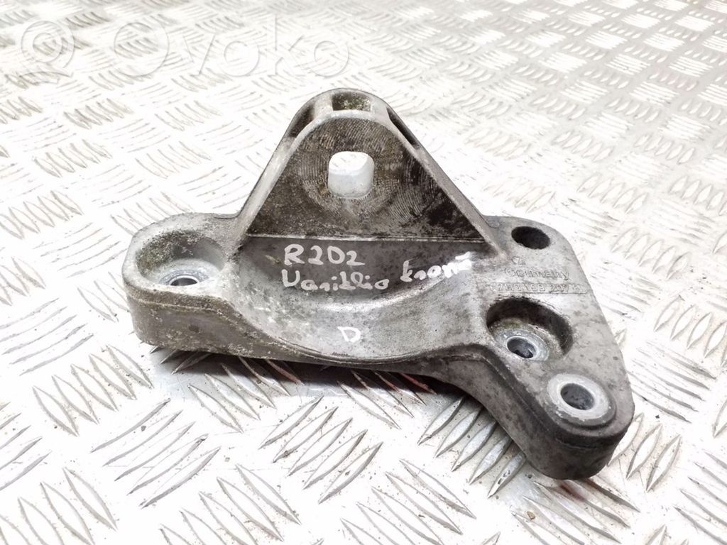 Volkswagen Transporter - Caravelle T5 Engine mounting bracket 