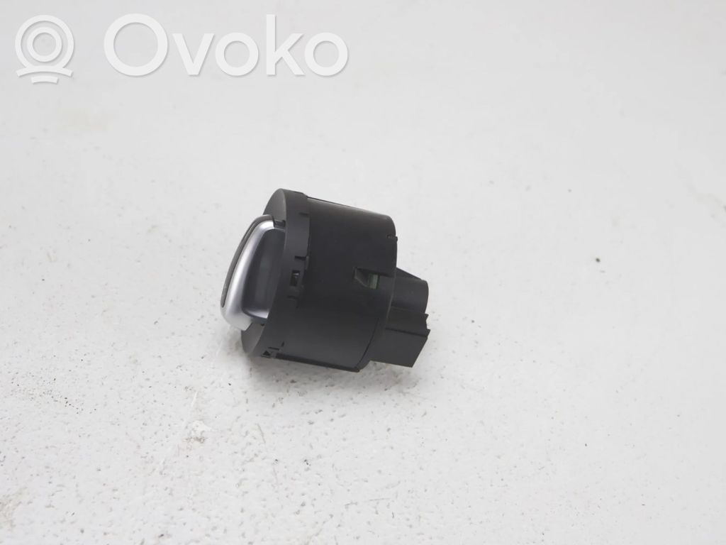 Volkswagen Tiguan Light switch 