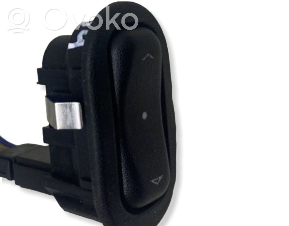 Opel Zafira A Electric window control switch 
