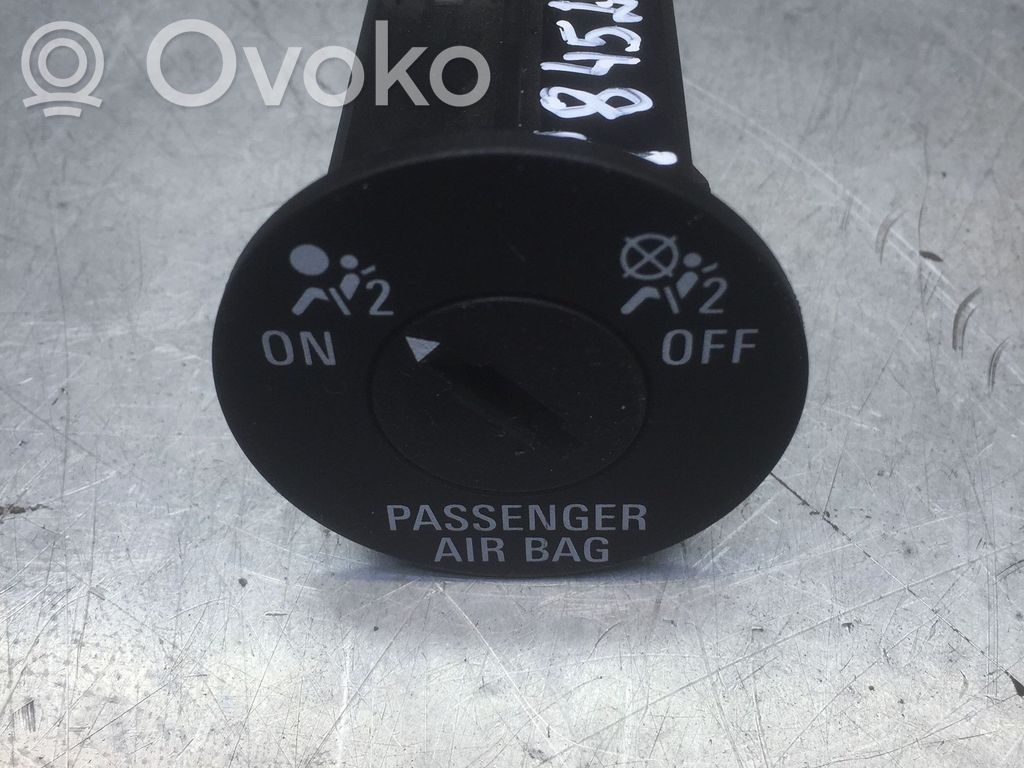 Opel Insignia A Passenger airbag on/off switch 