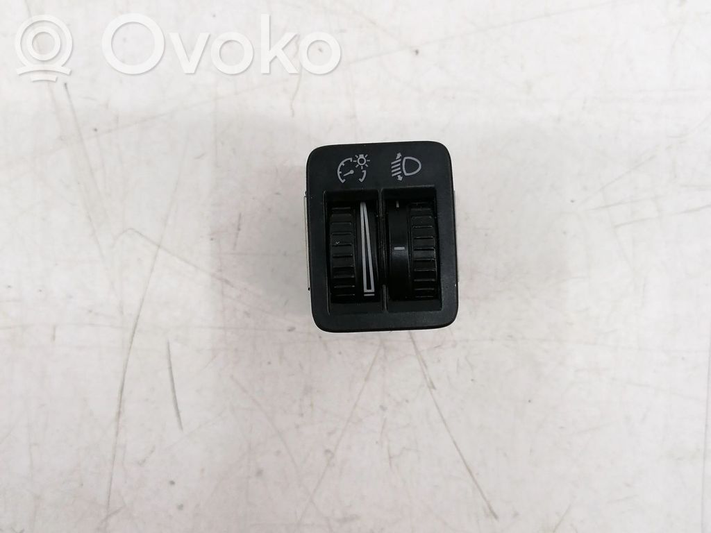 Volkswagen PASSAT B6 Headlight level adjustment motor 