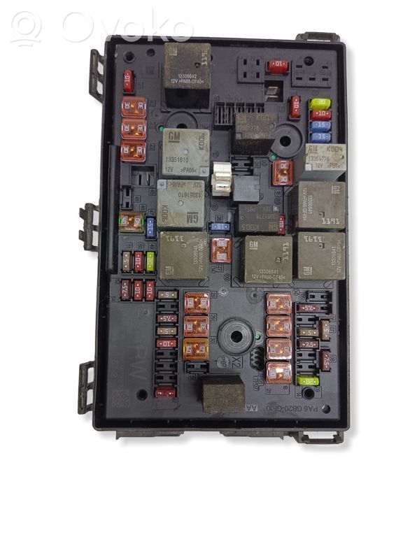 Opel Astra J Fuse module 