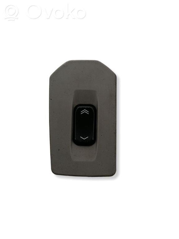 Cadillac CTS Electric window control switch 