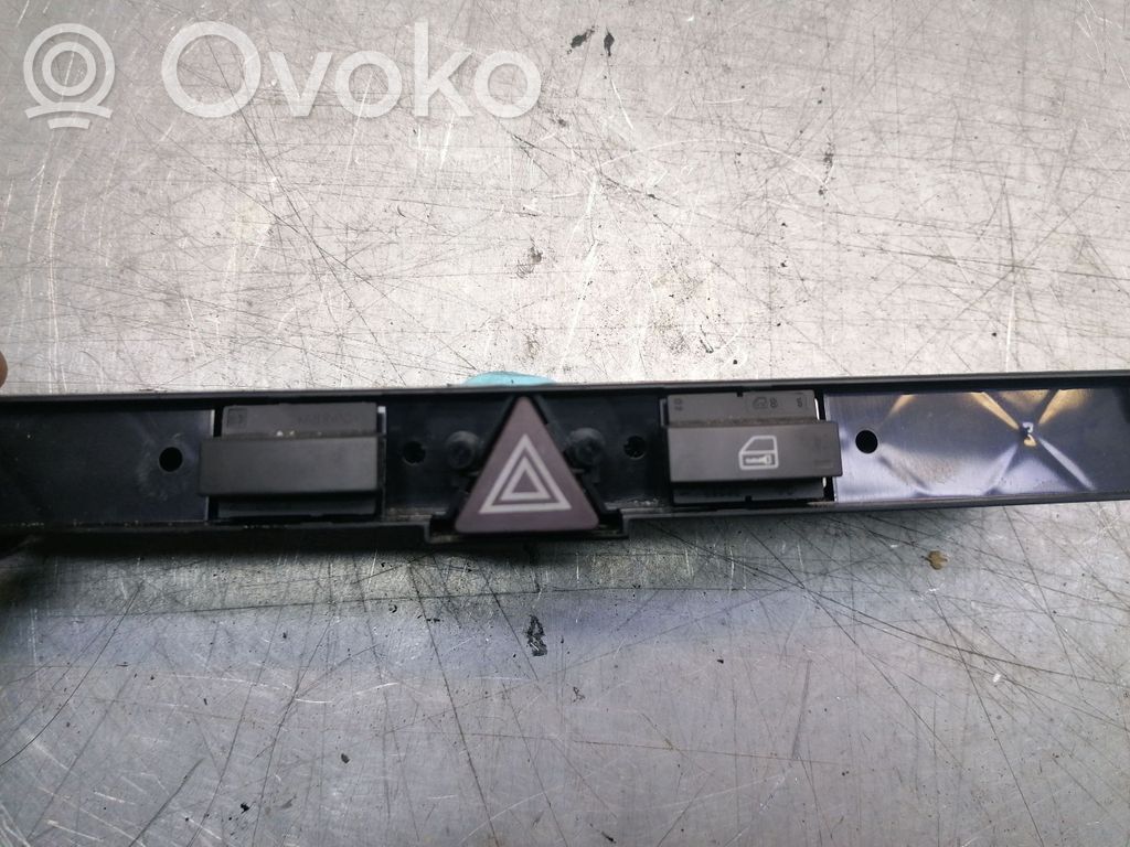 Opel Astra H Hazard light switch 