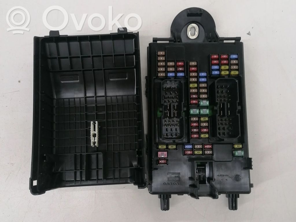 Volvo XC90 Saugiklių dėžė (komplektas) 