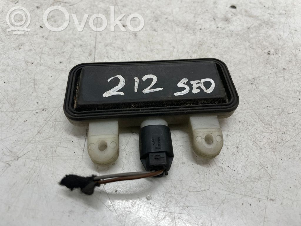 Mercedes-Benz E W212 Tailgate opening switch 