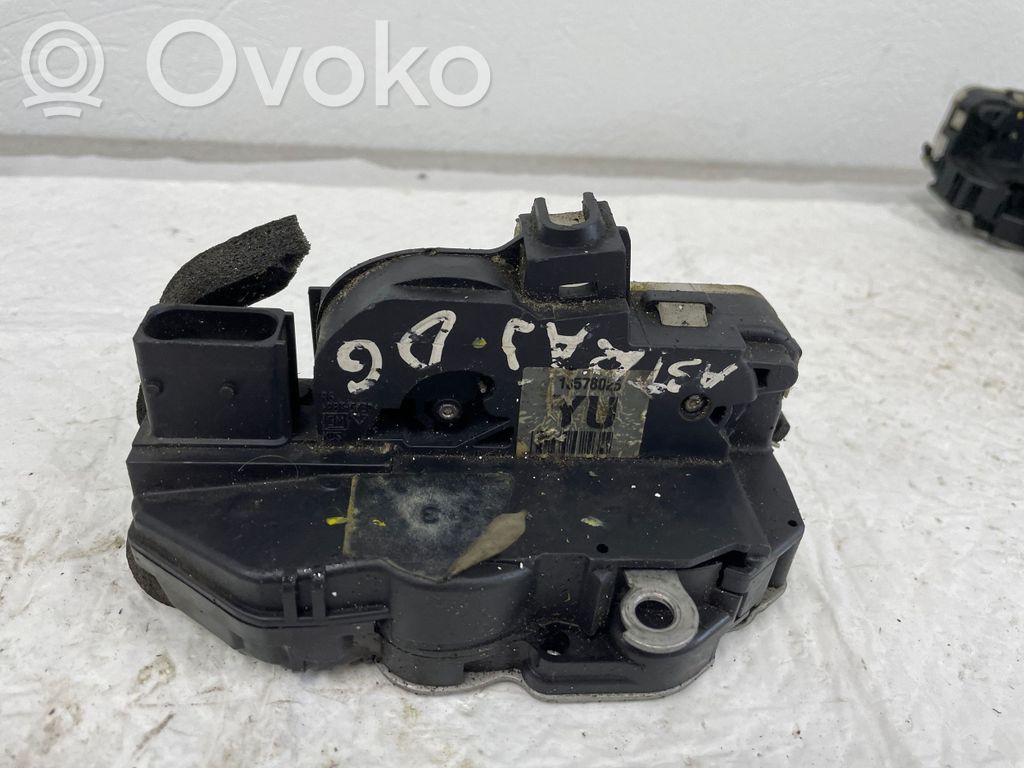 Opel Astra J Takaoven lukko 