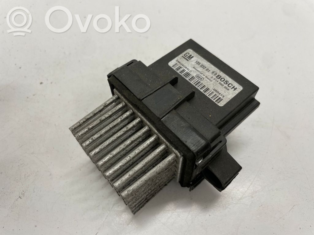 Opel Astra J Heater blower fan relay 