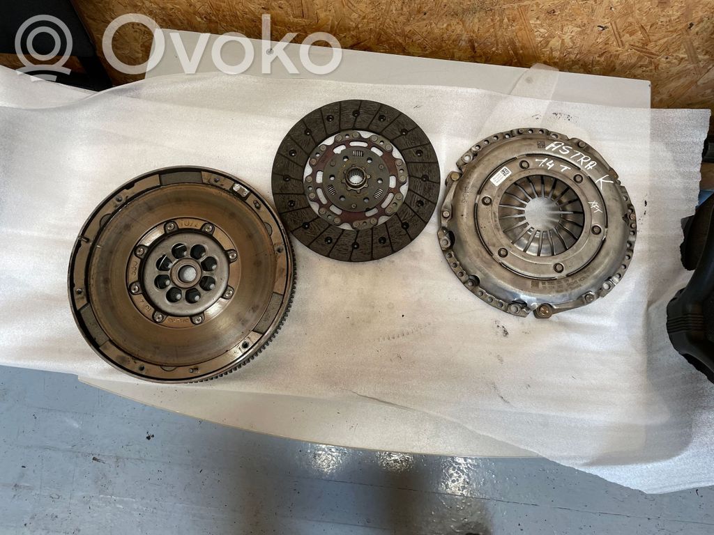 Opel Astra K Sankabos komplektas 