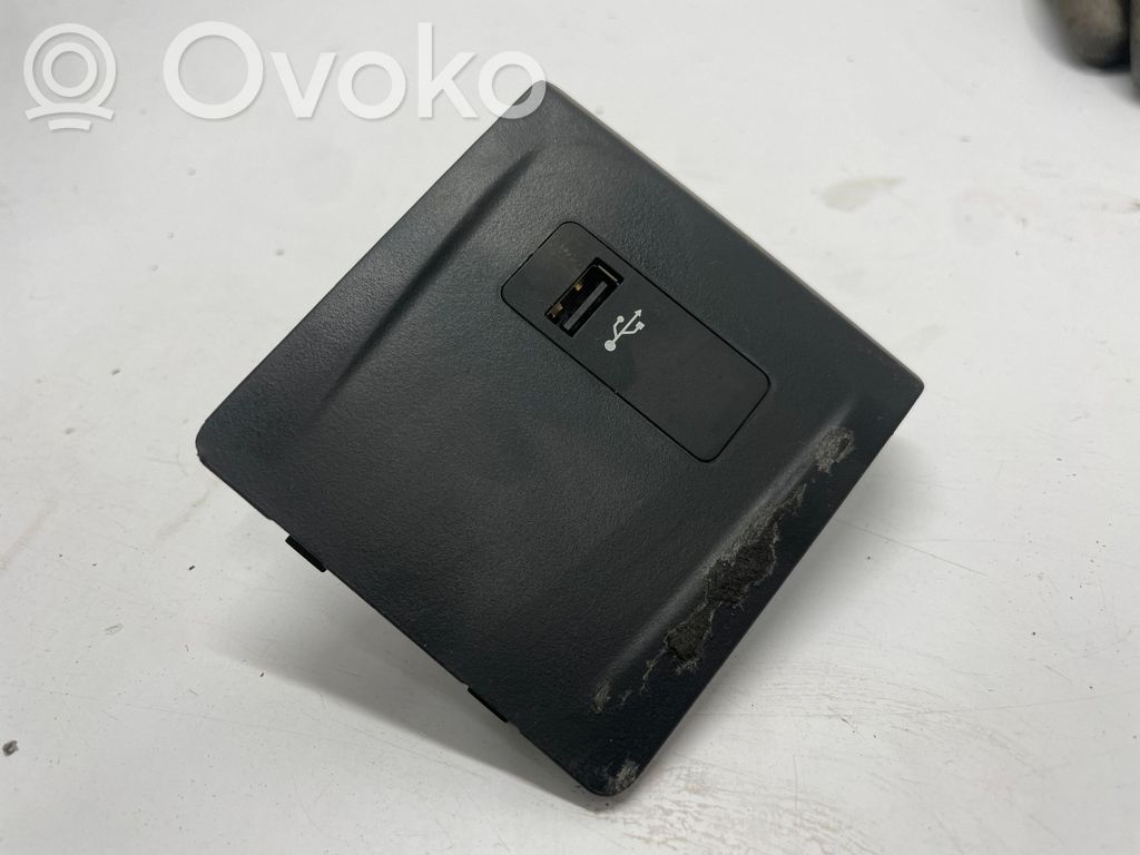 BMW 2 F46 USB socket connector 