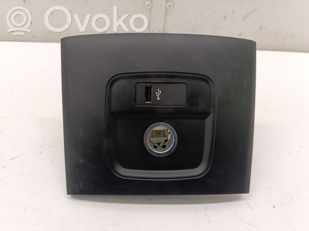 Mini Cooper Countryman F60 USB socket connector 