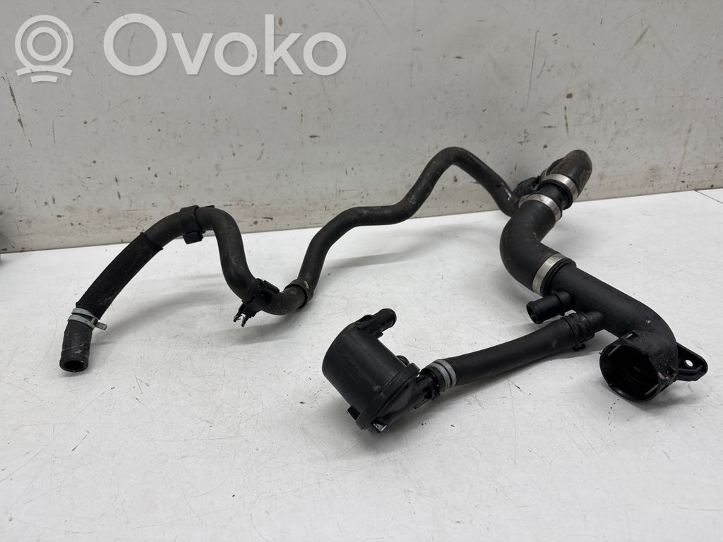 Volvo XC90 Engine coolant pipe/hose 