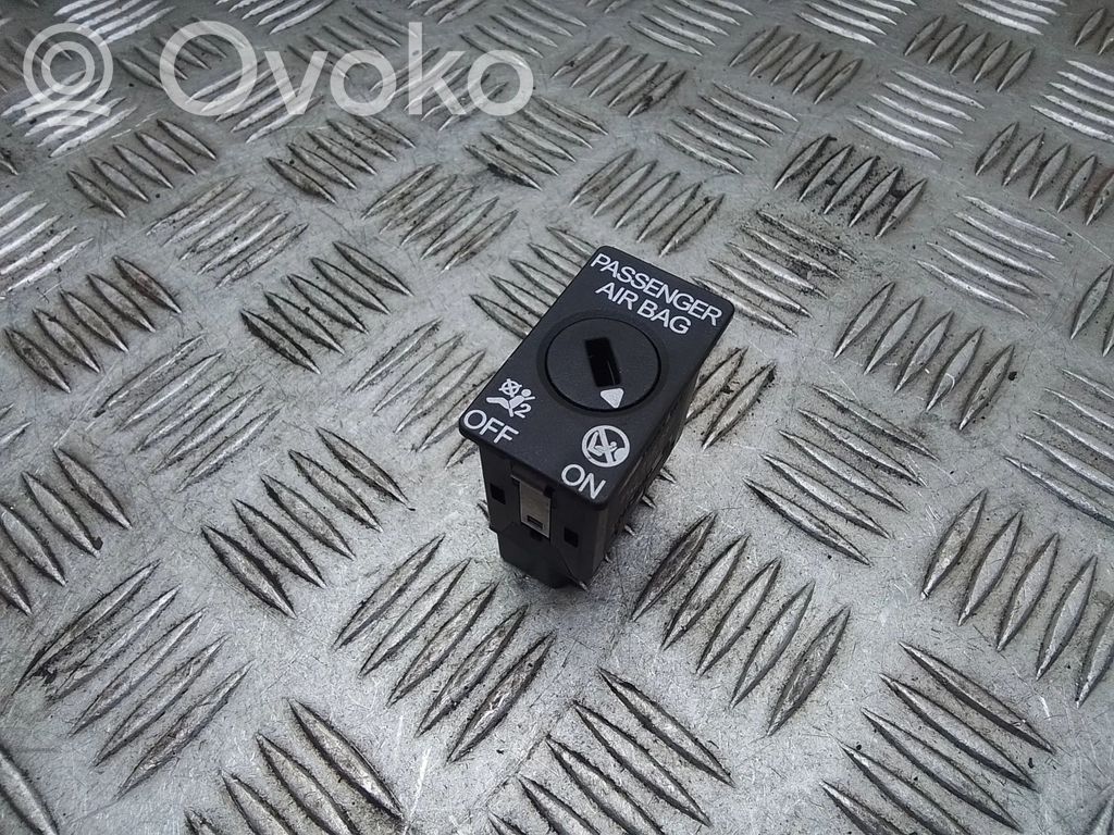 Skoda Octavia Mk2 (1Z) Passenger airbag on/off switch 