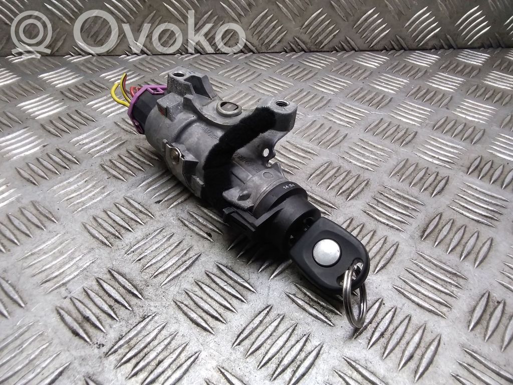 Volkswagen PASSAT B5.5 Užvedimo spynelė 