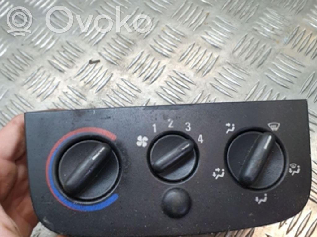 Opel Combo C Climate control unit 