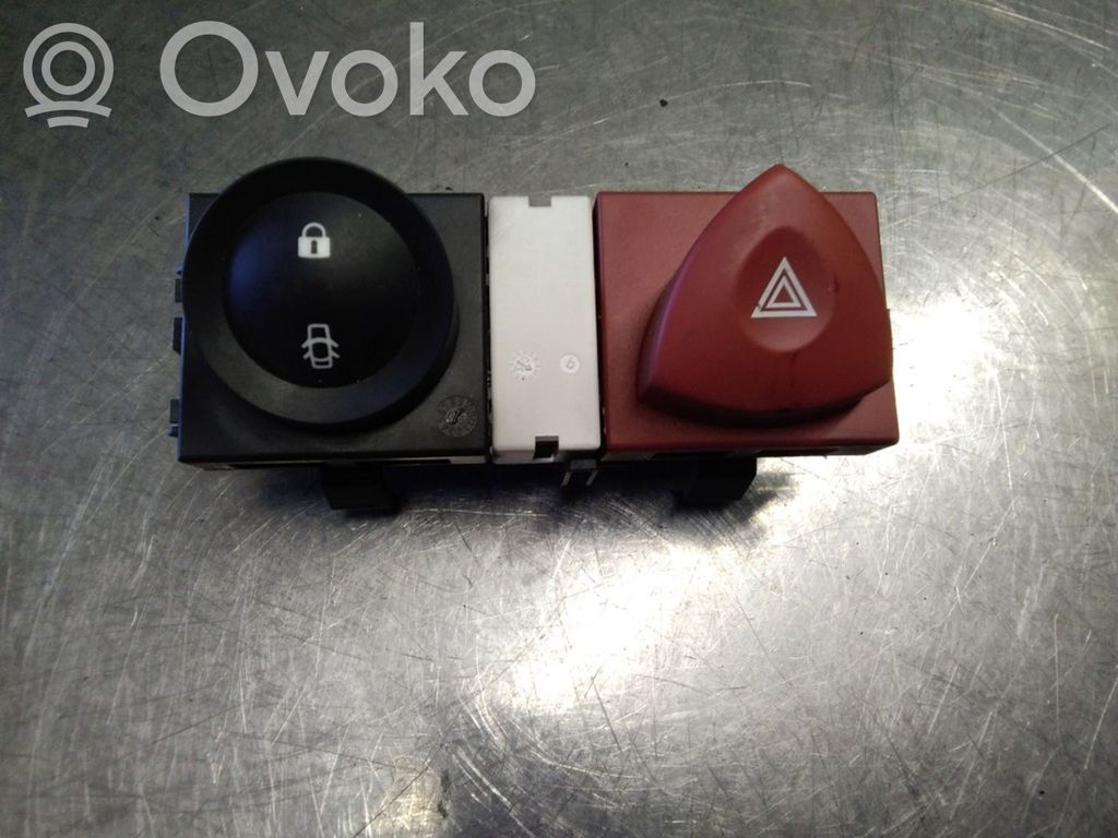 Renault Megane II Hazard light switch 