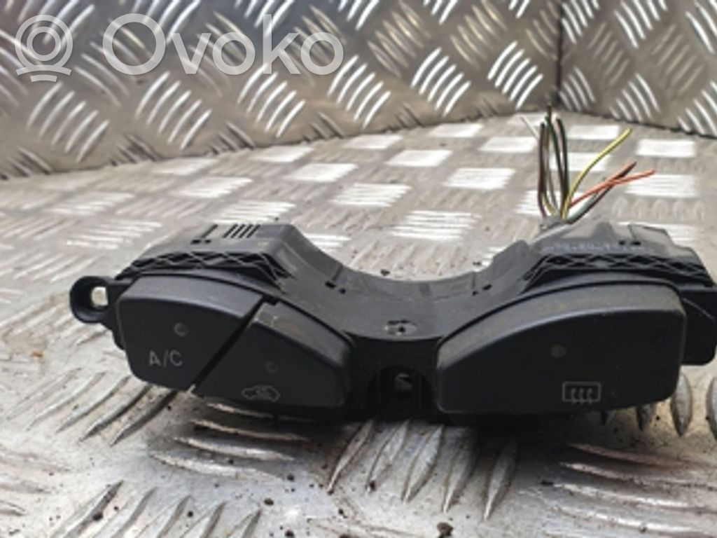 Ford Focus Windscreen/window heater switch 