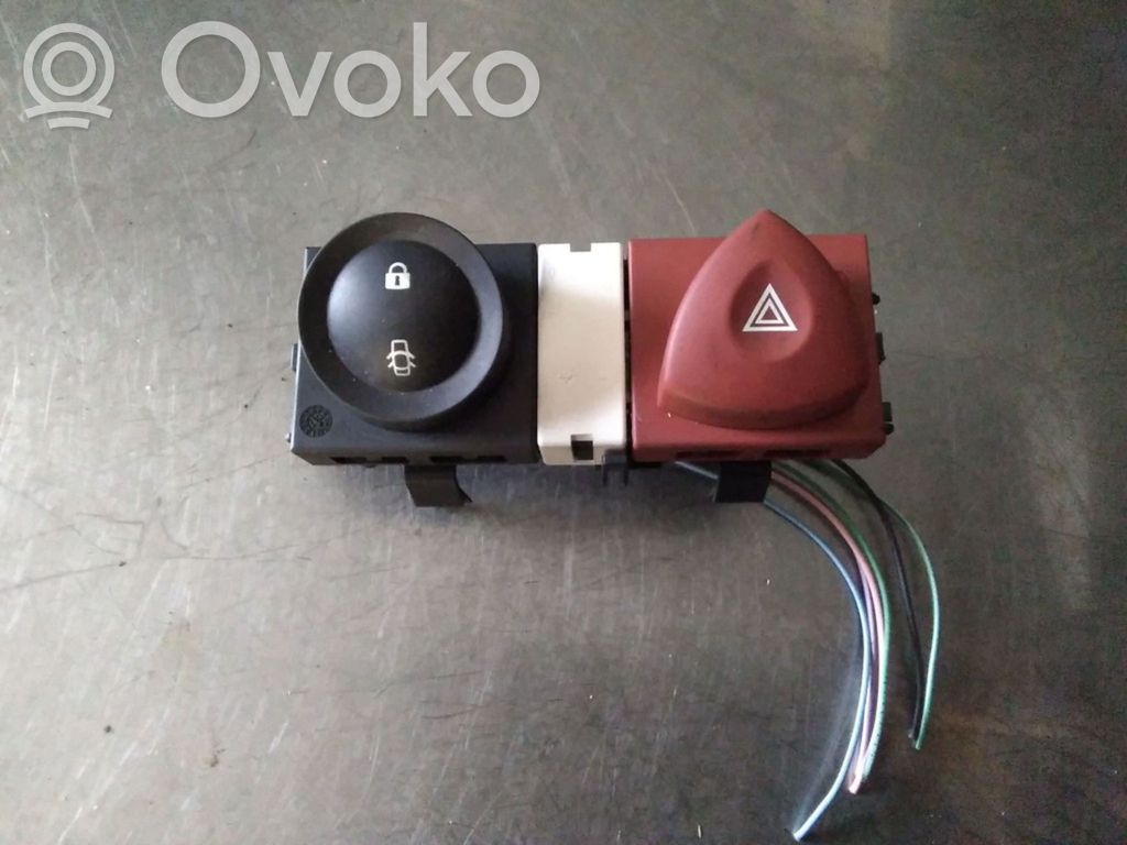 Renault Megane II Hazard light switch 