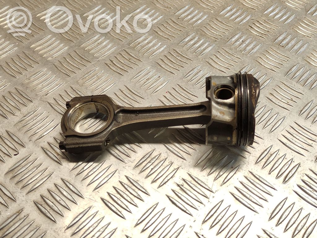 Ford Fiesta Piston with connecting rod 