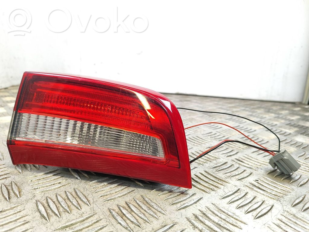 Volvo S60 Aizmugurējais lukturis pārsegā 
