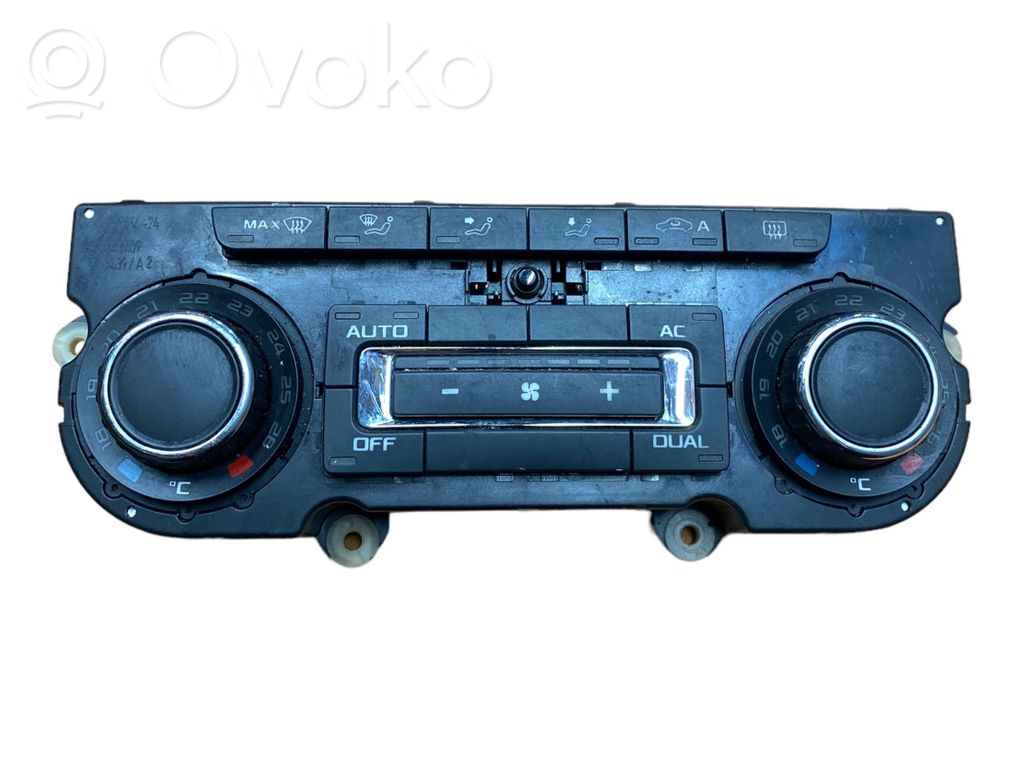 Skoda Octavia Mk2 (1Z) Climate control unit 