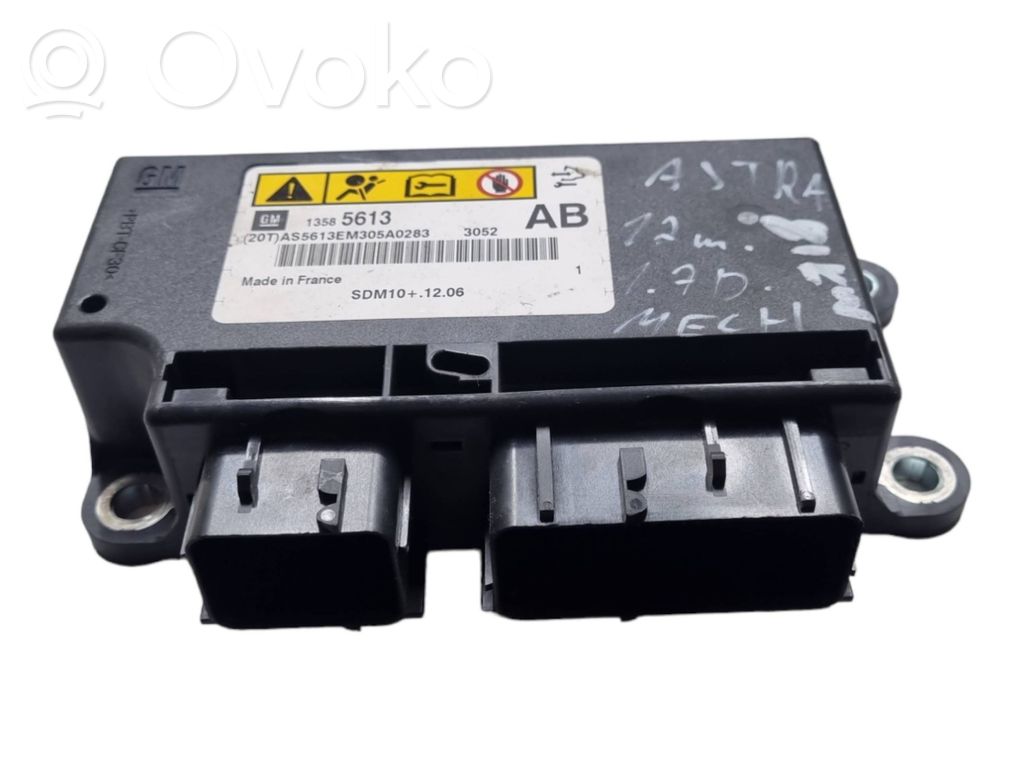 Opel Astra J Airbag control unit/module 