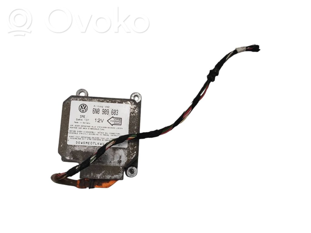 Volkswagen PASSAT B7 Airbag control unit/module 