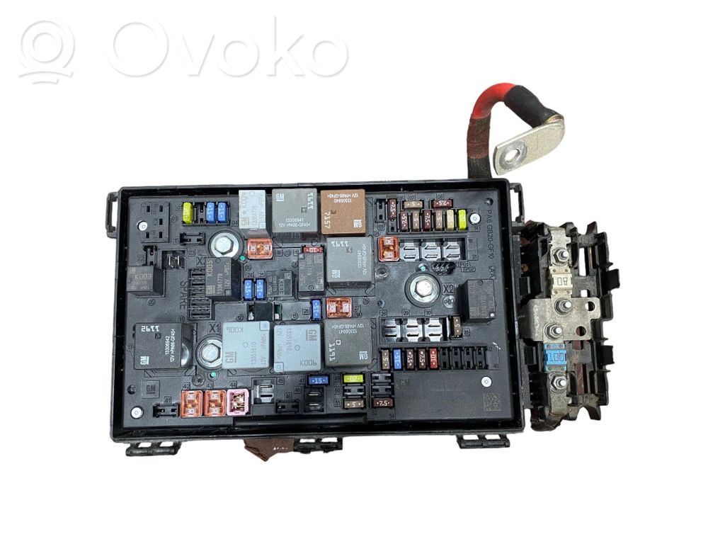 Opel Astra J Fuse module 