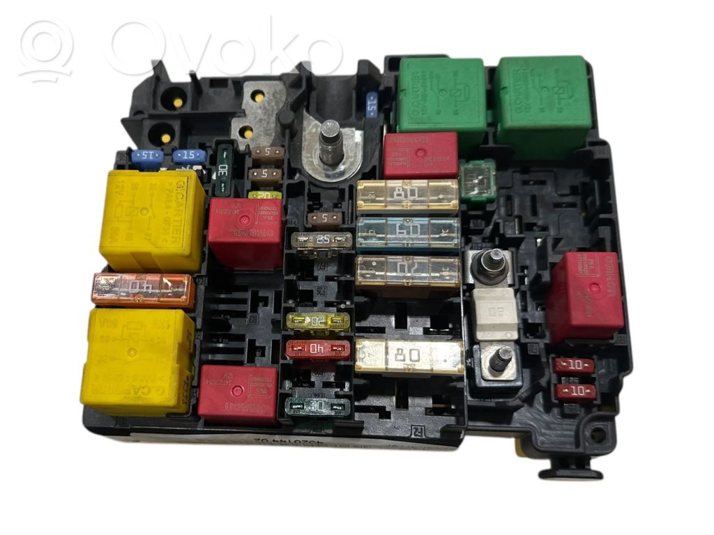 Peugeot 208 I Fuse module 