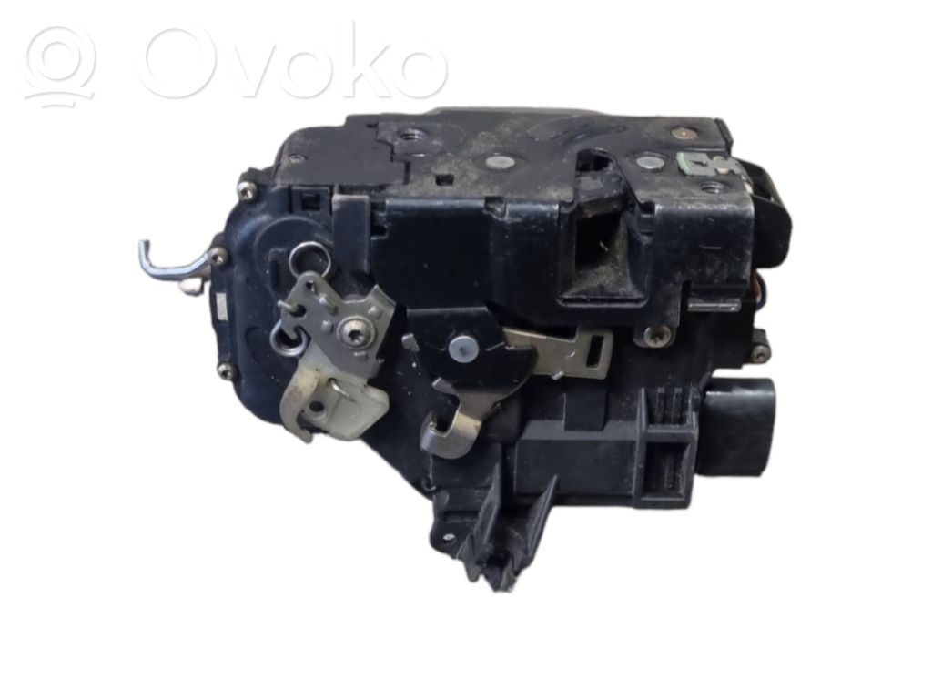 Audi A4 S4 B6 8E 8H Etuoven lukko 