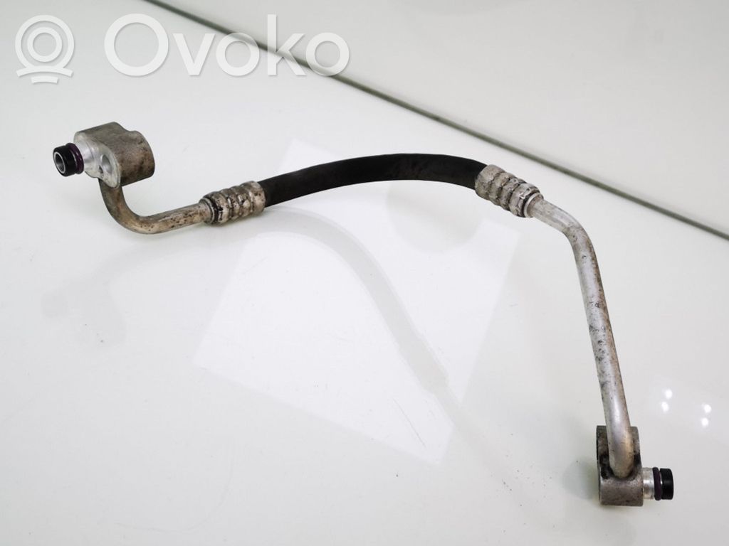 BMW 3 E46 Ilmastointilaitteen putki (A/C) 