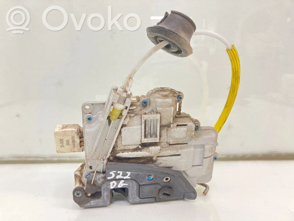 Audi A4 S4 B7 8E 8H Galinių durų spyna 