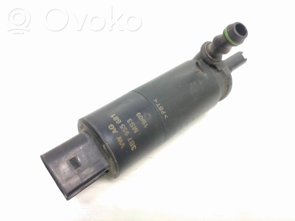 Volkswagen PASSAT B7 Windscreen/windshield washer pump 