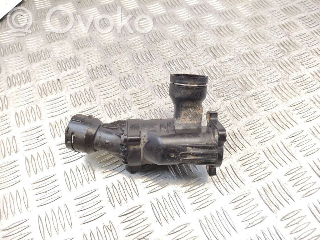 Audi A3 S3 8V Carcasa del termostato 