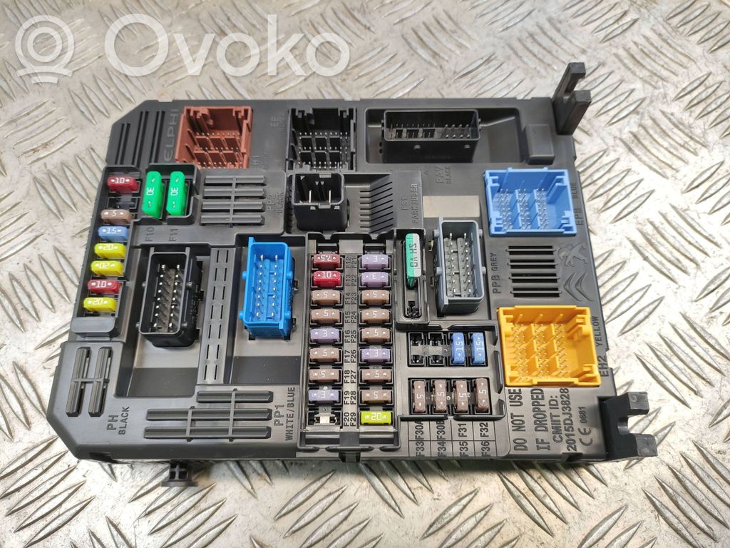 Citroen C4 III e-C4 Sulakemoduuli 
