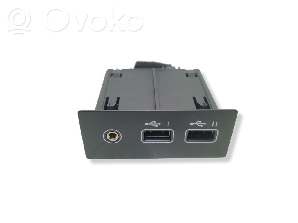 Renault Clio V USB socket connector 