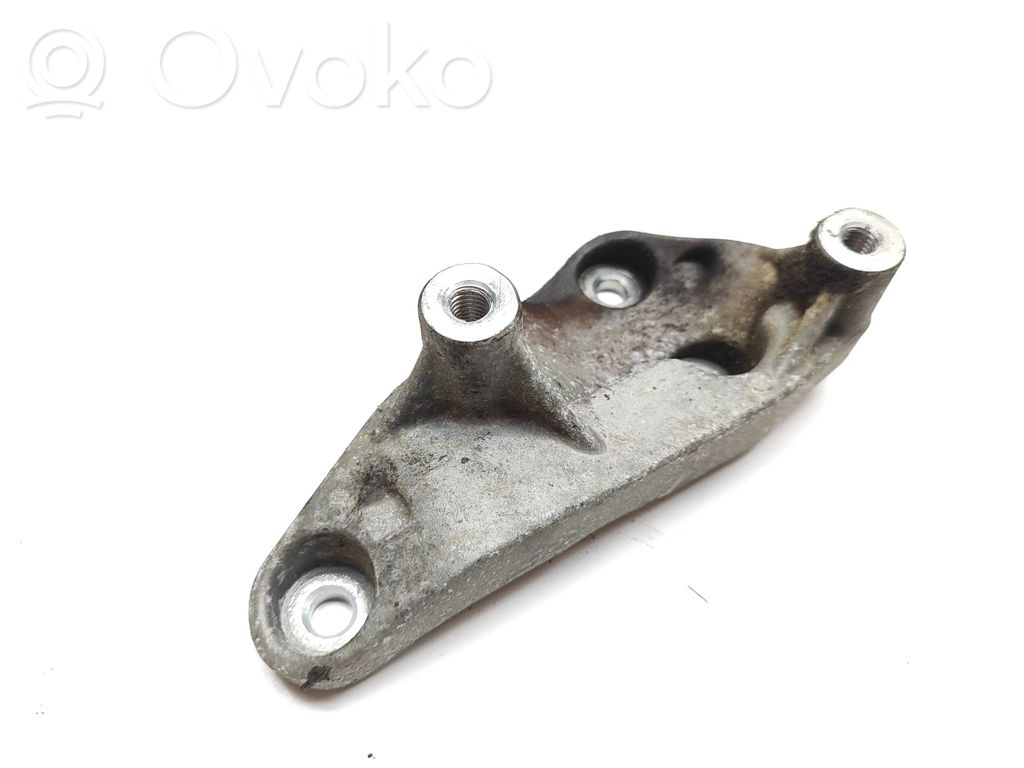 BMW 2 F46 Engine mounting bracket 