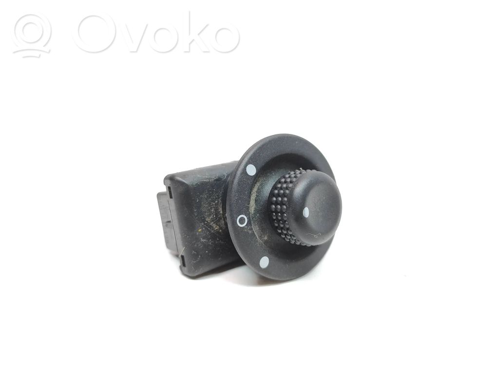 Renault Trafic III (X82) Wing mirror switch 