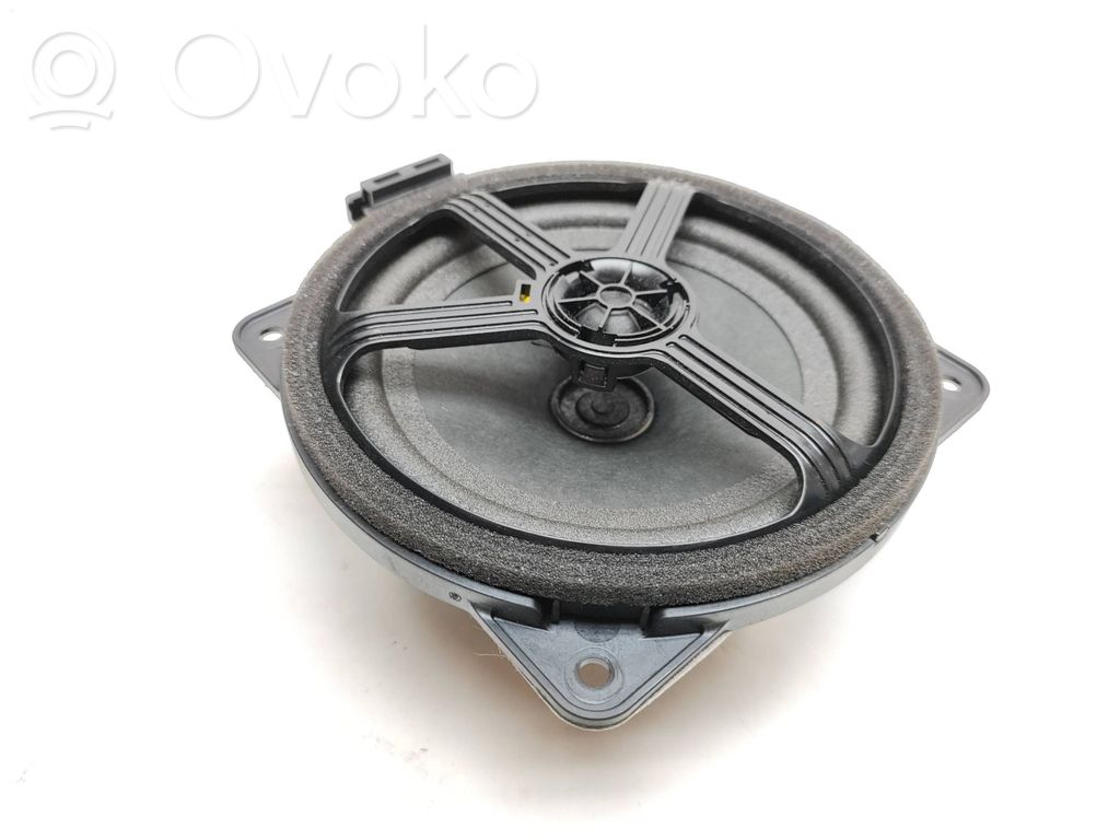 KIA Sorento Takaoven kaiutin 