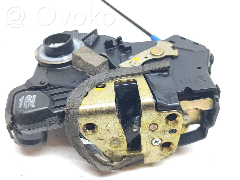Toyota Corolla Verso AR10 Front door lock 