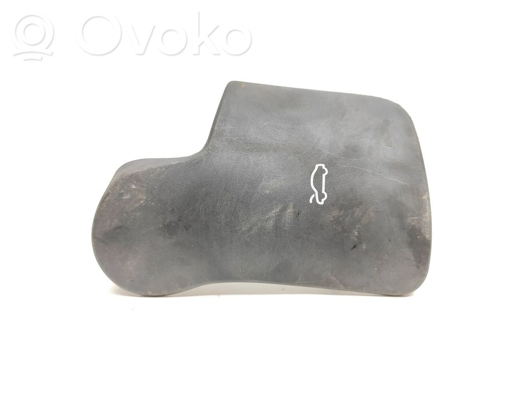 Rączka / Uchwyt otwierania pokrywy przedniej / maski silnika   81C823533A