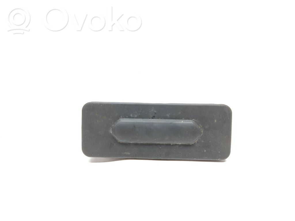 Dacia Sandero III Tailgate opening switch 