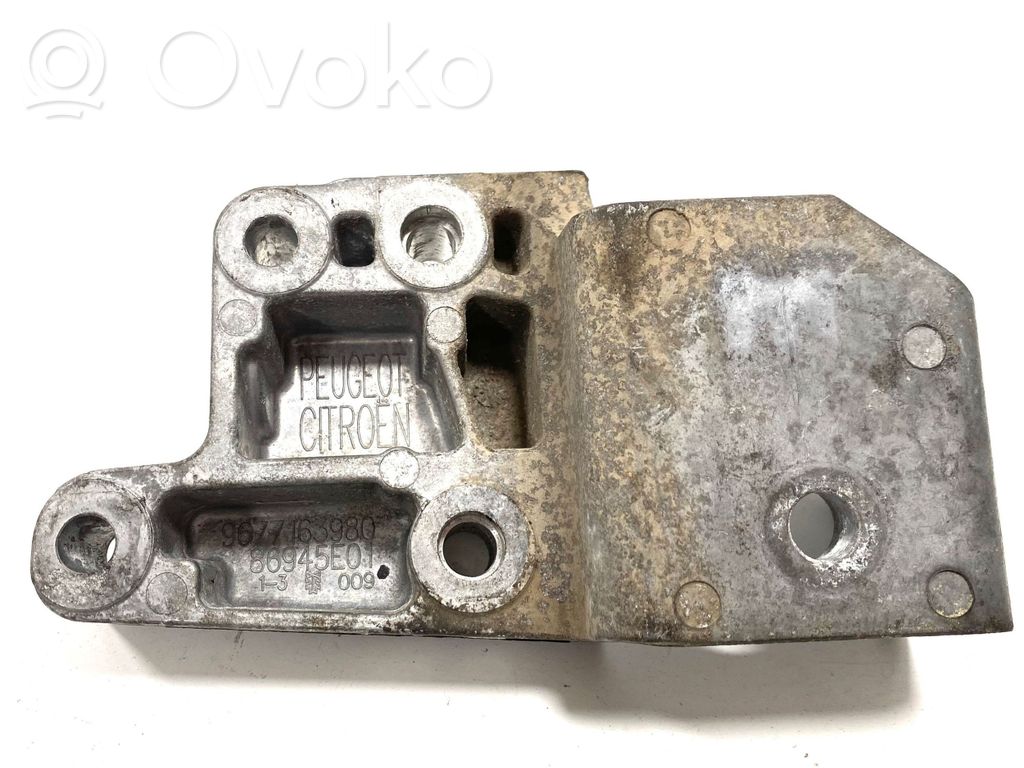 Peugeot 508 Engine mounting bracket 