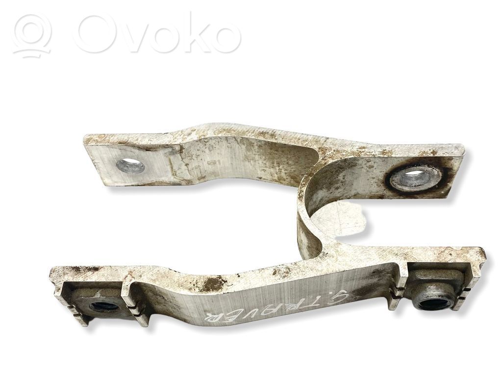 Volvo XC90 Engine mounting bracket 