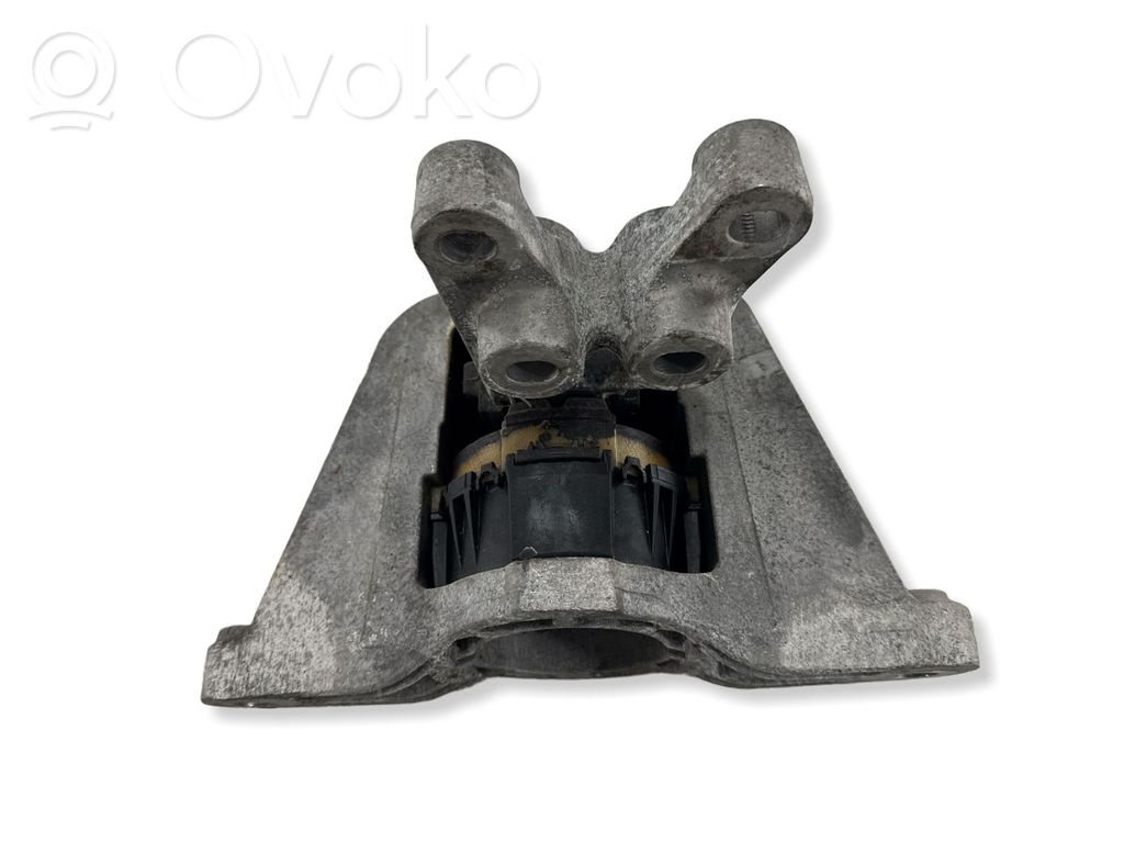 Chrysler Pacifica Engine mount bracket 