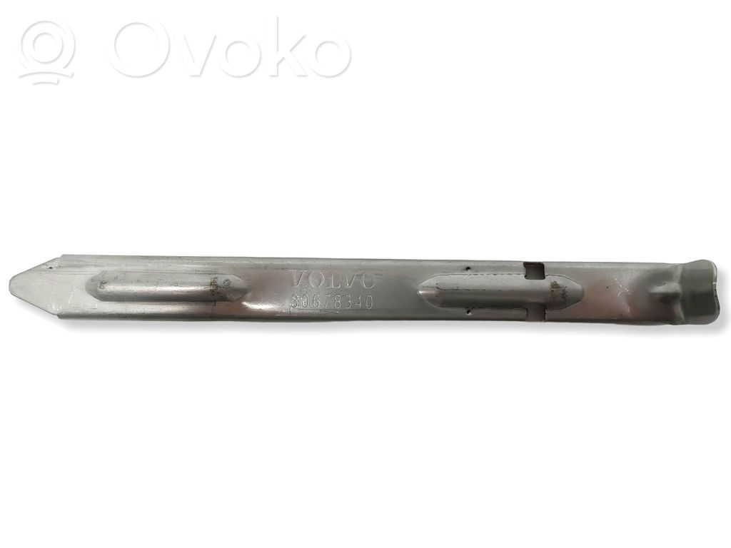 Volvo XC60 Headlight/headlamp mounting bracket 
