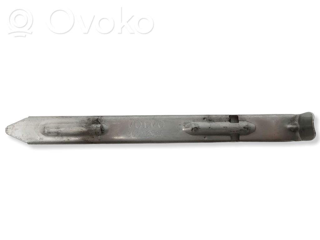 Volvo XC60 Headlight/headlamp mounting bracket 