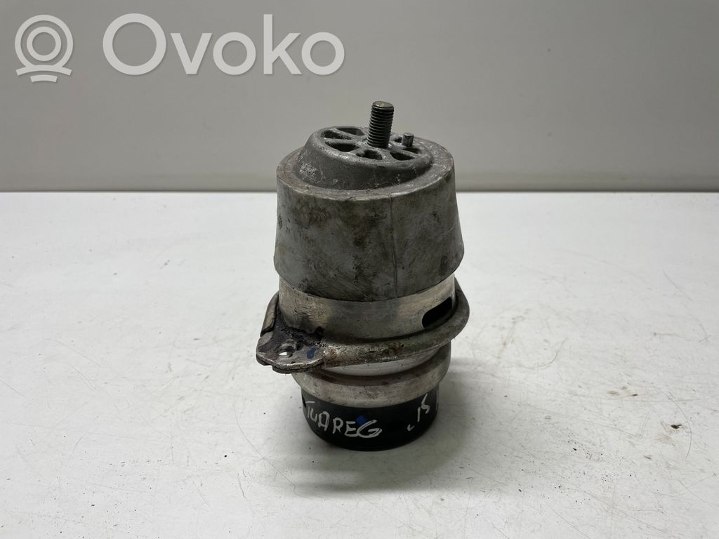 Volkswagen Touareg II Engine mount bracket 
