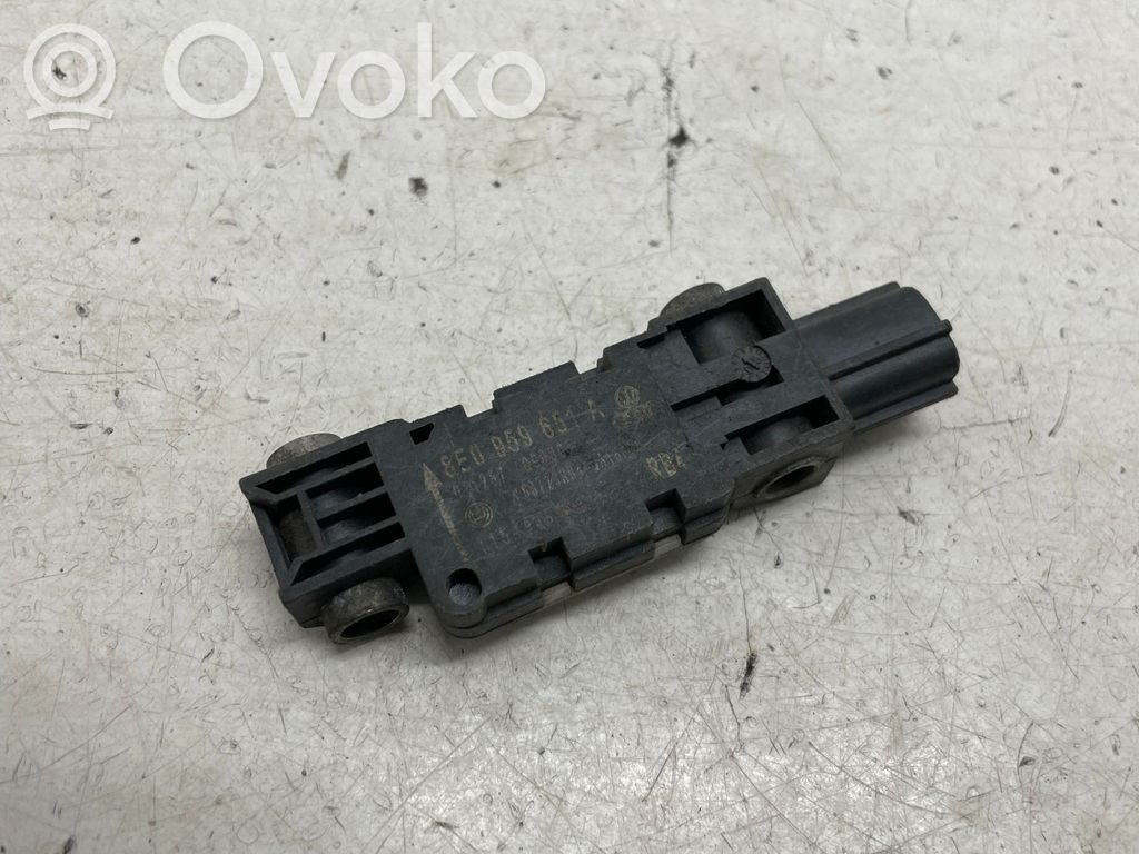 Audi A4 S4 B8 8K Airbag deployment crash/impact sensor 