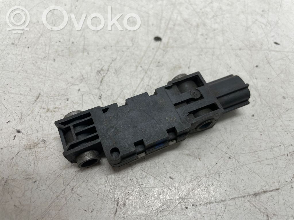 Audi A4 S4 B8 8K Airbag deployment crash/impact sensor 